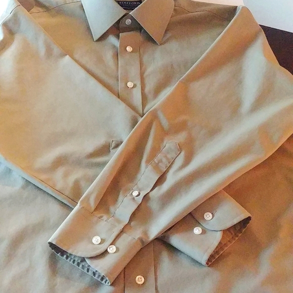 Stafford Essentials Men's Fitted Shirt - Picture 7 of 10